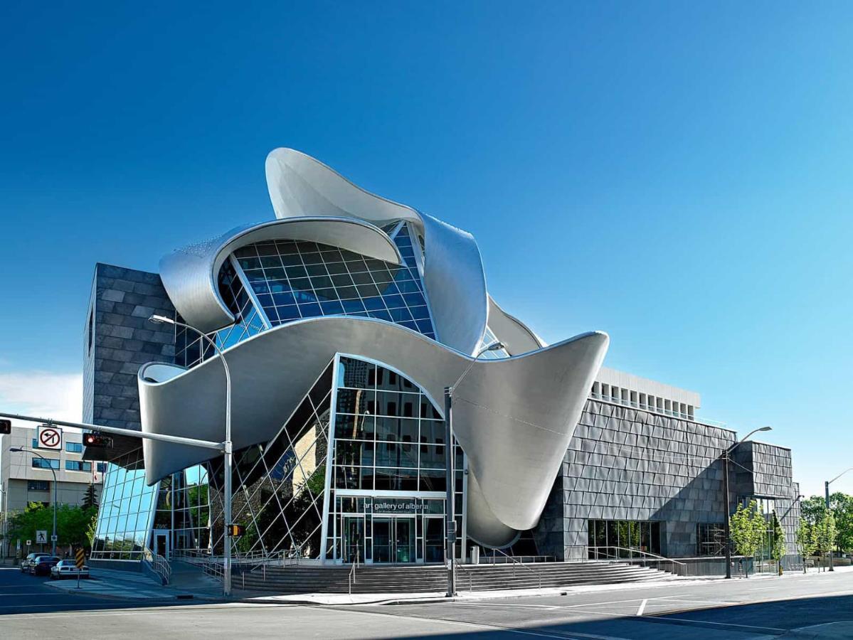 Vibrant Modern Oasis - Free Parking, Netflix, Fast Wi-Fi - Long Stays Welcome Edmonton Exterior photo